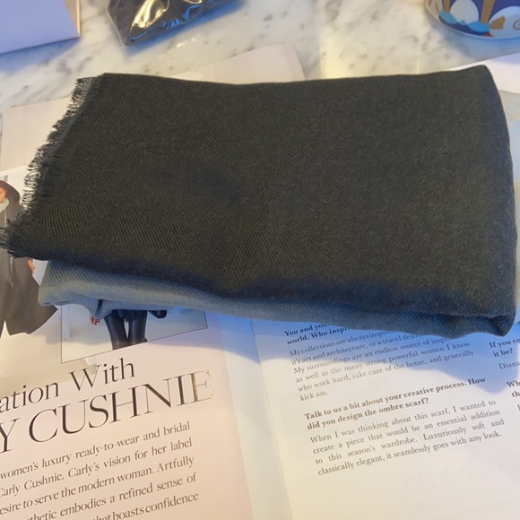 Brand new Cushnie grey horizon scarf, super soft and oversized for versatile use - Picture 6 of 7